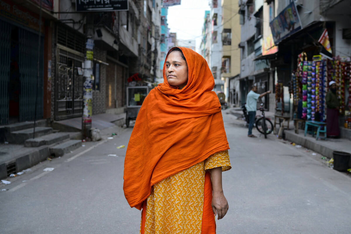 Dhaka, Bangladesh: Sabina has been working in the garment industry for 12 years. Photo: Fabeha Monir/Oxfam